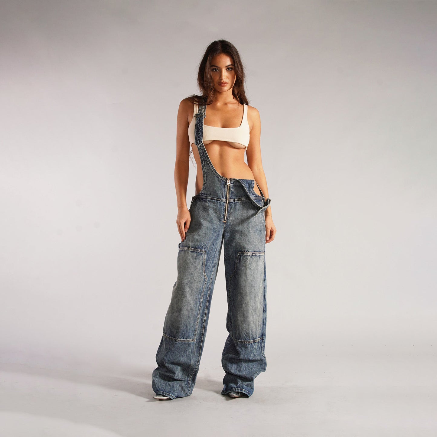 This Y2K Zipper Denim Overall is a popular item on many shopping platforms, characterized by its loose, wide-leg fit, zipper details, and streetwear style