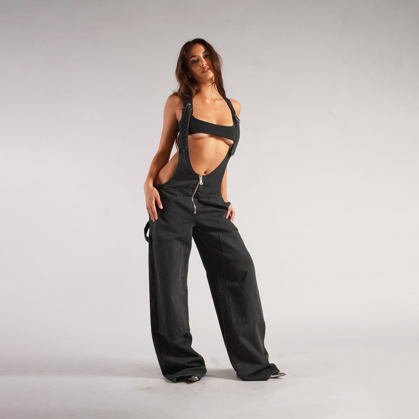 This Y2K Zipper Denim Overall is a popular item on many shopping platforms, characterized by its loose, wide-leg fit, zipper details, and streetwear style